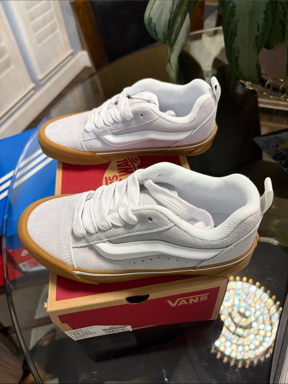 Vans Men’s 5.5 White Suede & Gum Old Skool Sneakers womens size 7 - Picture 4 of 8